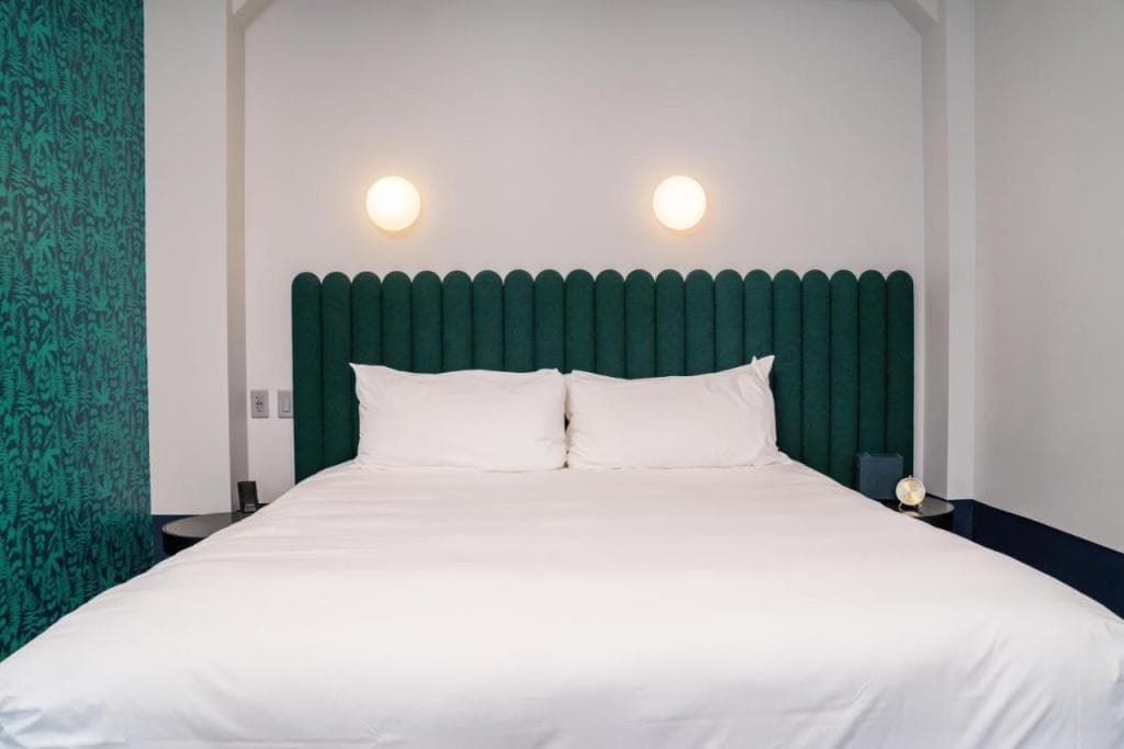 Woodlark Hotel