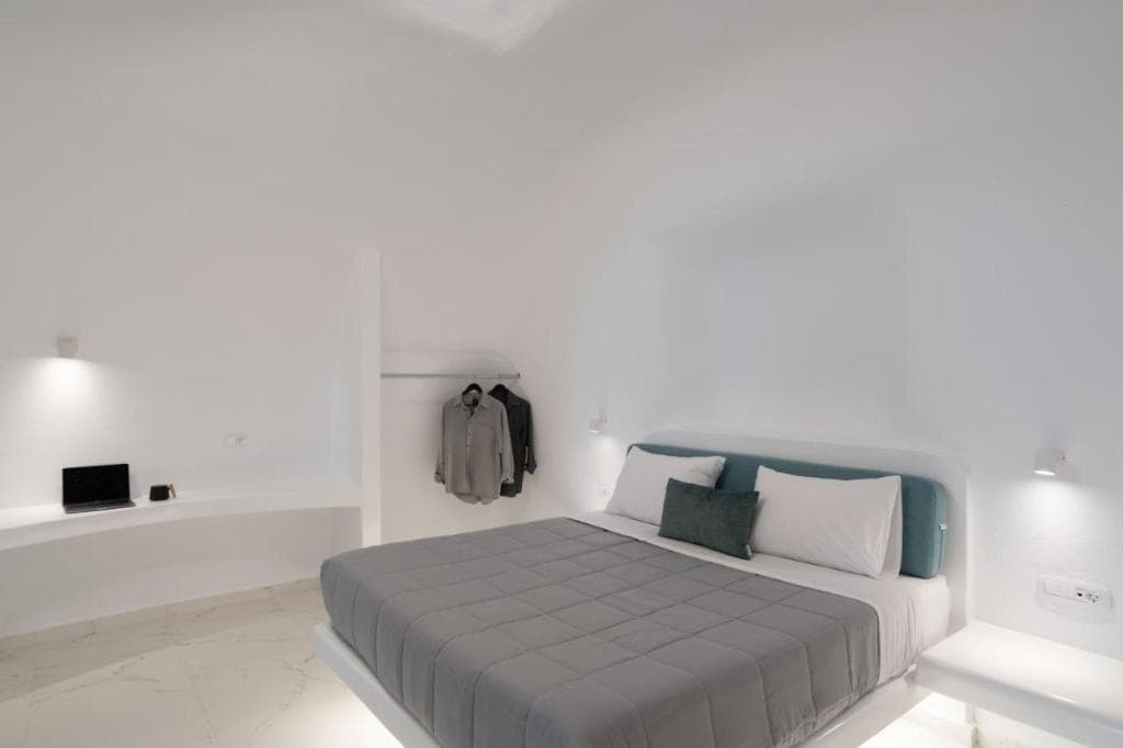 White Concept Caves - Adults Only