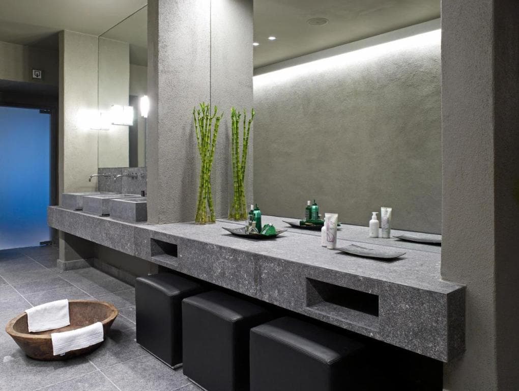 D-Hotel