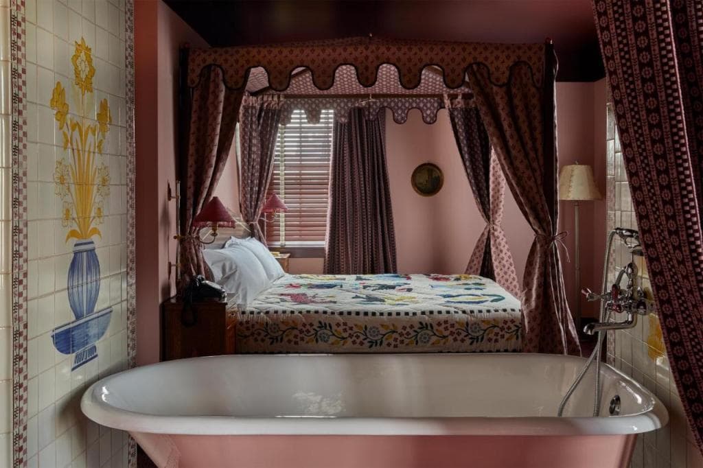 Ulysses, an Ash Hotel