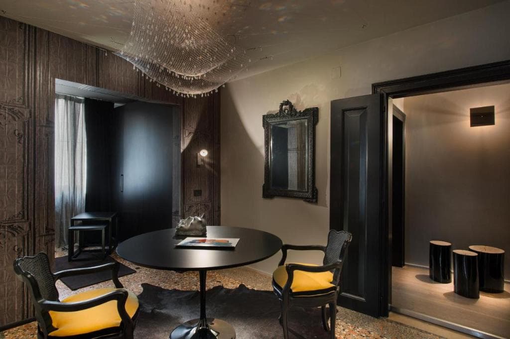 Charming House DD724
