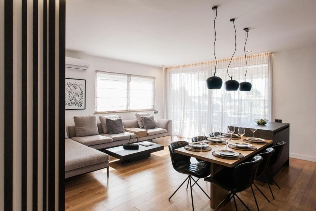 2 Level Beachfront Luxury Apt by the Olon