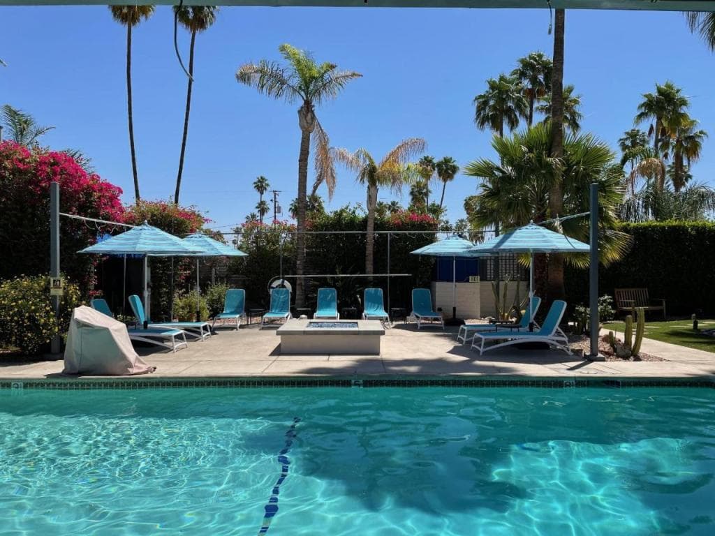 Desert Paradise - A Men's Clothing Optional Resort