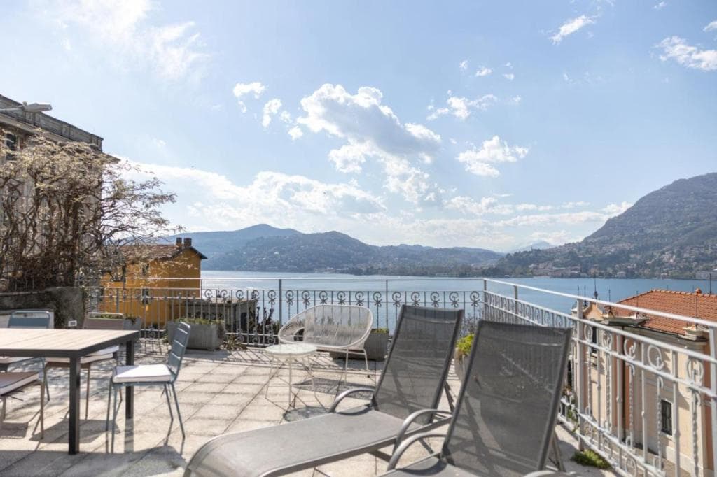 Como Lake Vista - by MyHomeInComo