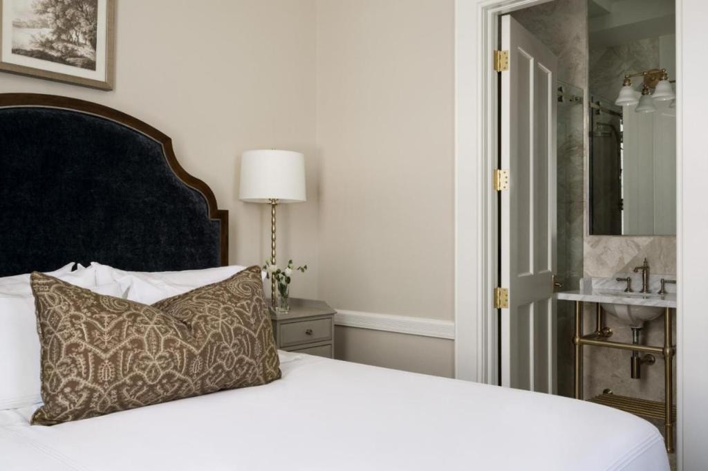 86 State Circle - Luxury Boutique Hotel