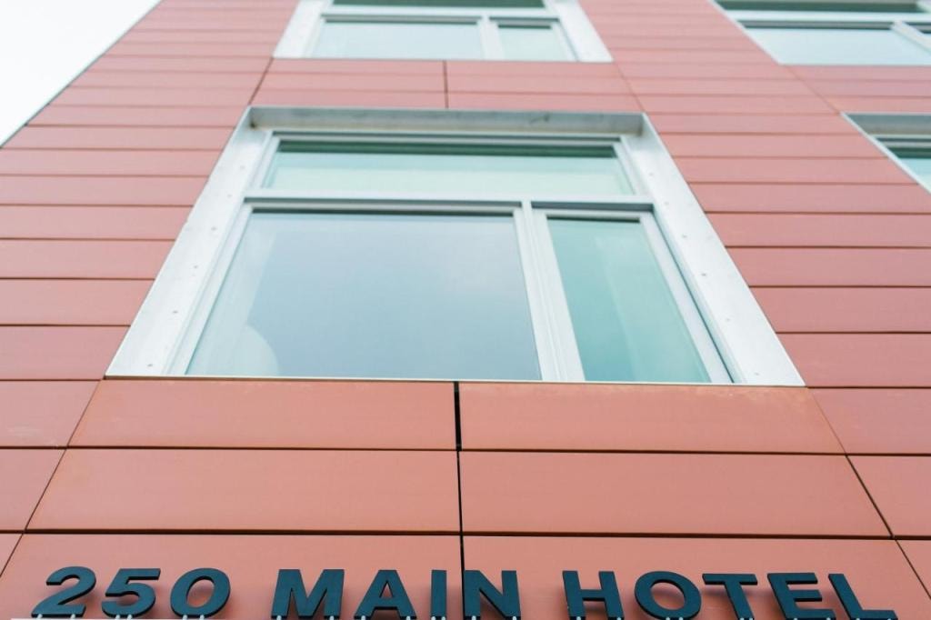 250 Main Hotel