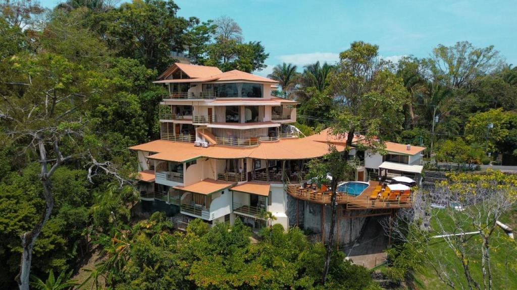 Issimo Suites (Adults Only)
