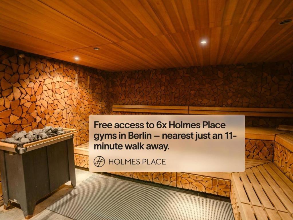 Numa Berlin Checkpoint Charlie