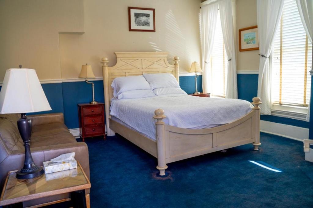 Brasswood Inn