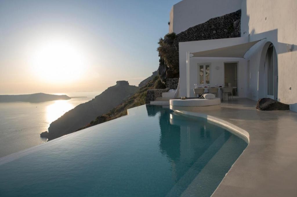 Villa Dio - An Iconic Villa Above Caldera