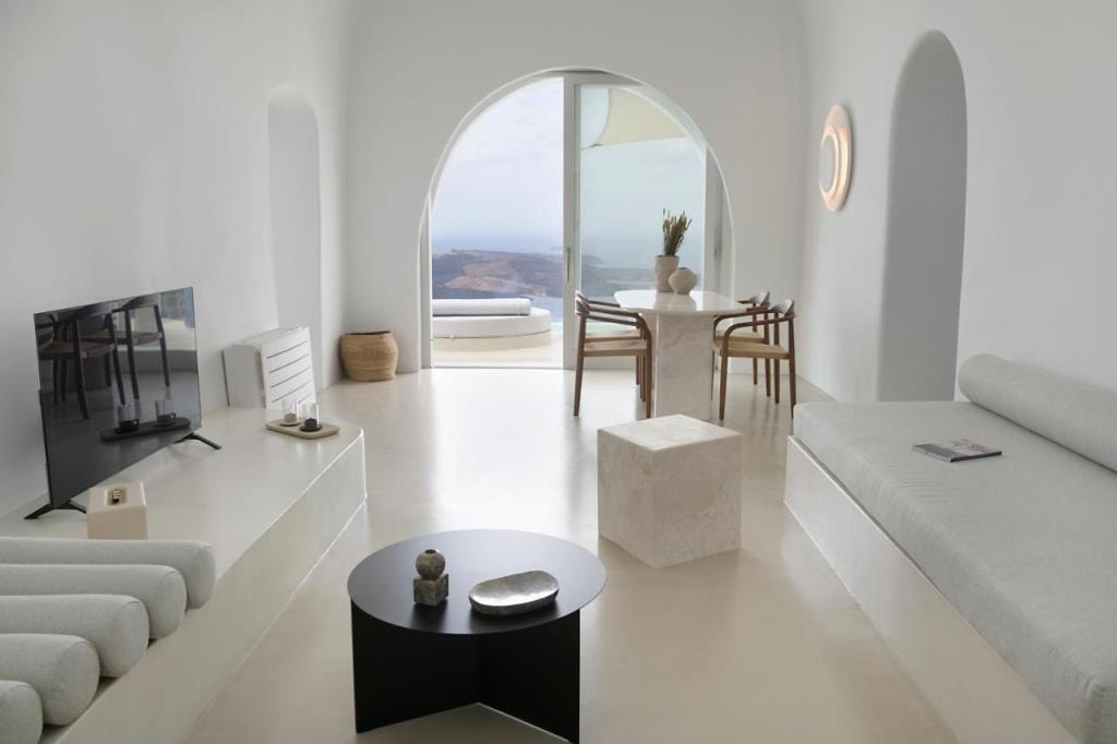 Villa Dio - An Iconic Villa Above Caldera