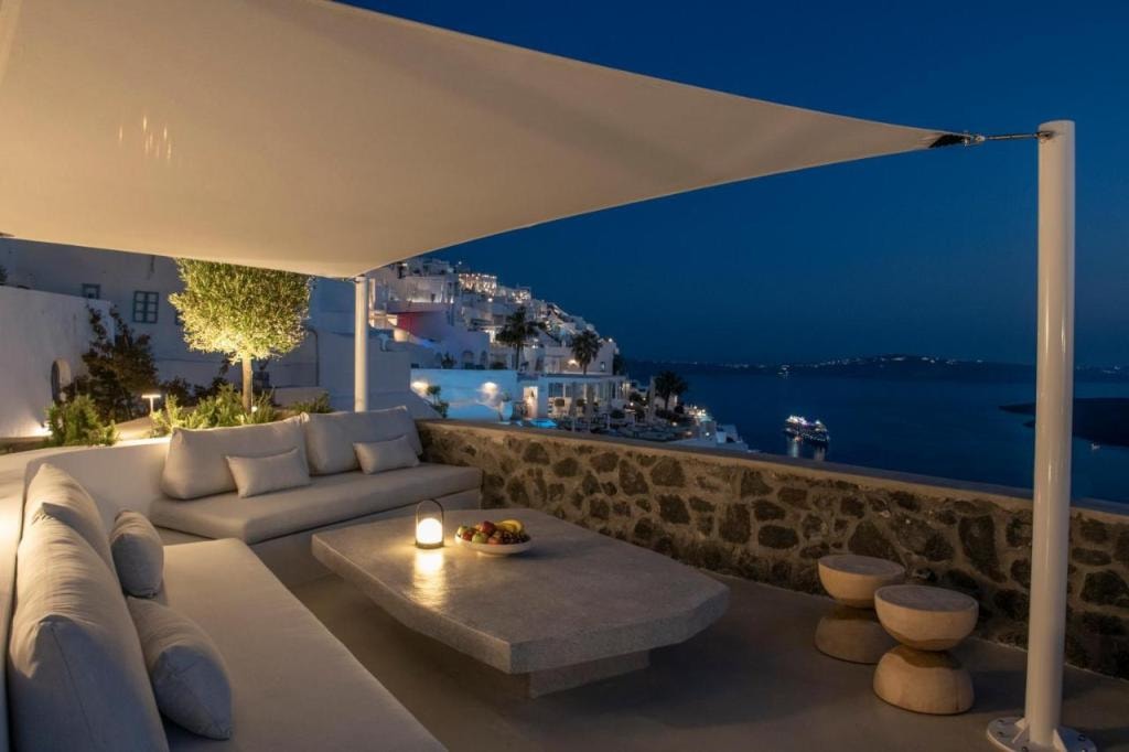 Villa Dio - An Iconic Villa Above Caldera