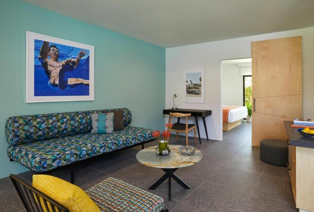 Twin Palms Resort - A Gay Men's Resort