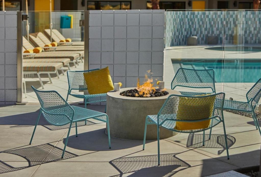 Twin Palms Resort - A Gay Men's Resort