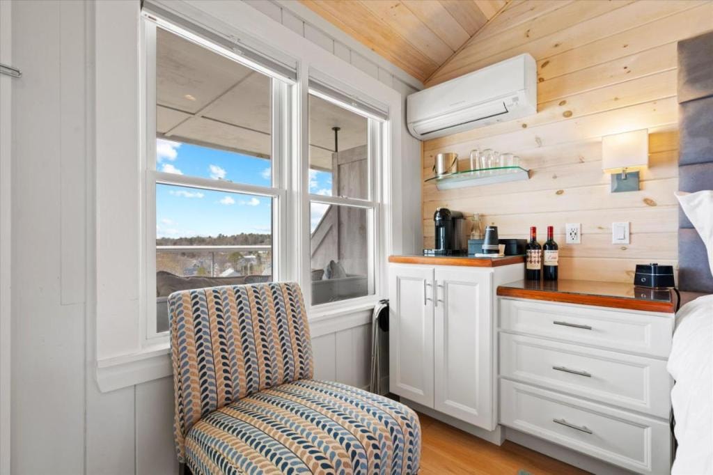 Topside Inn