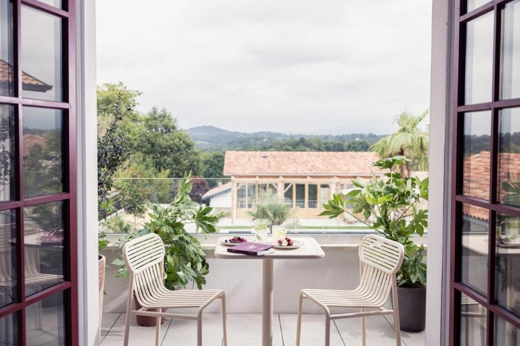 Hôtel INDARRA & SPA - Piscine, Arbonne