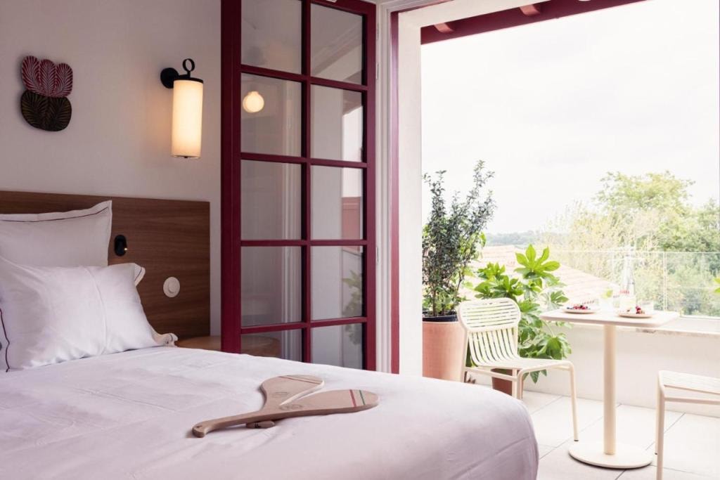 Hôtel INDARRA & SPA - Piscine, Arbonne