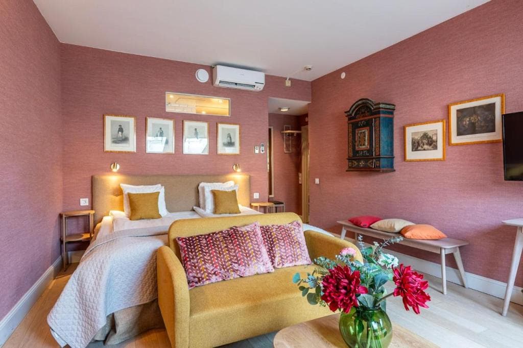 Lady Hamilton Hotel
