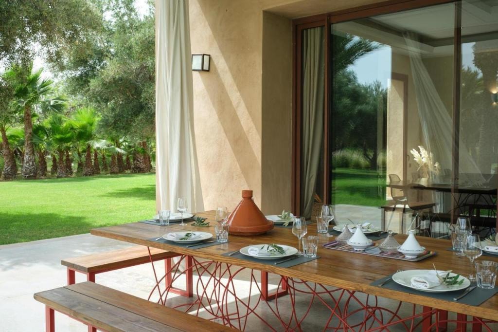 Adnaa - Modern Villa with 2 pools, sauna, hammam, tennis court & home cinema