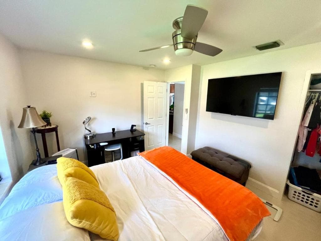 POOLSIDE MANOR - Men Only Clothing-Optional, Fort Lauderdale, Wilton Manors