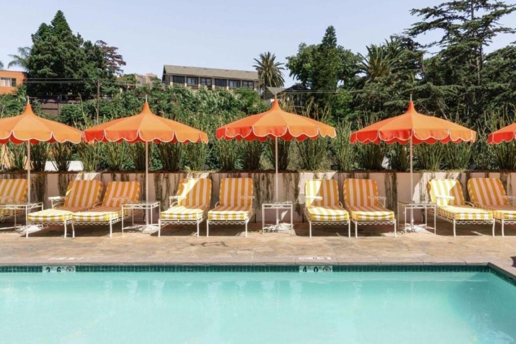 Silver Lake Pool & Inn