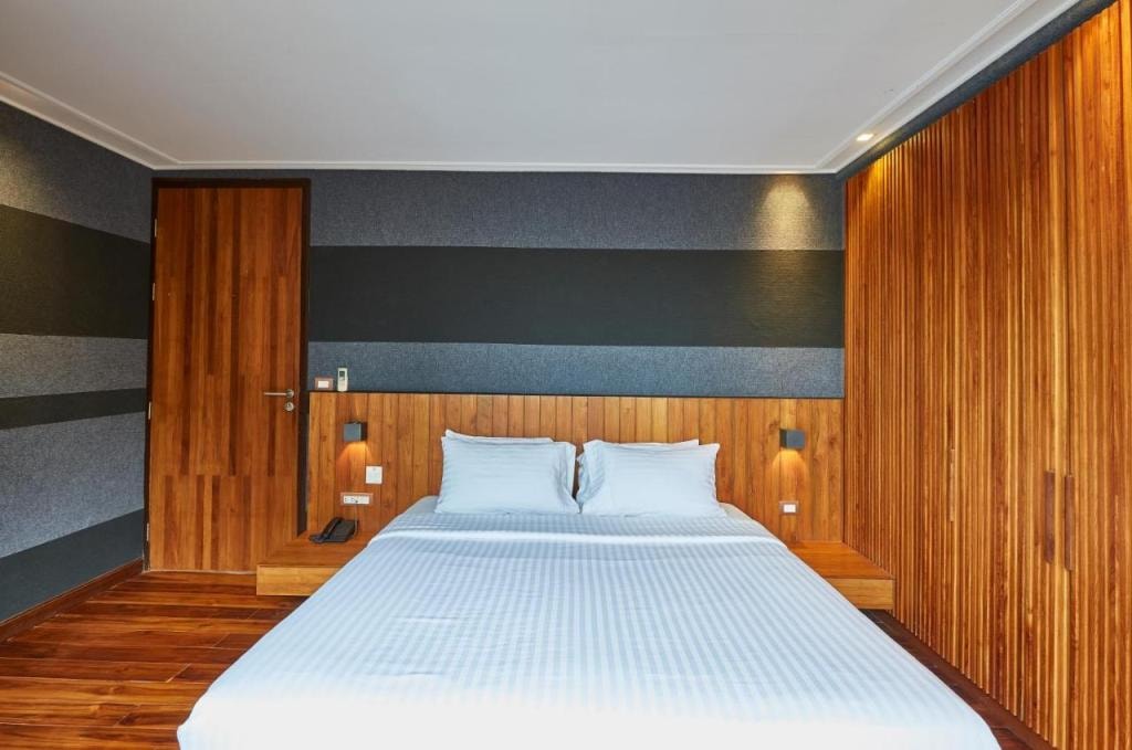 LUXX Langsuan Hotel - SHA Plus
