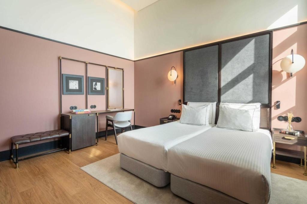 The Editory Riverside Hotel, an Historic Hotel