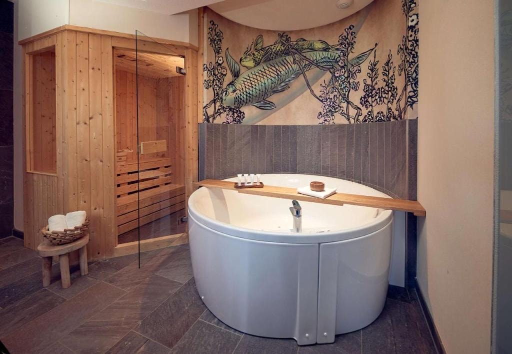 Haven Hotel Rotterdam, Curio Collection by Hilton