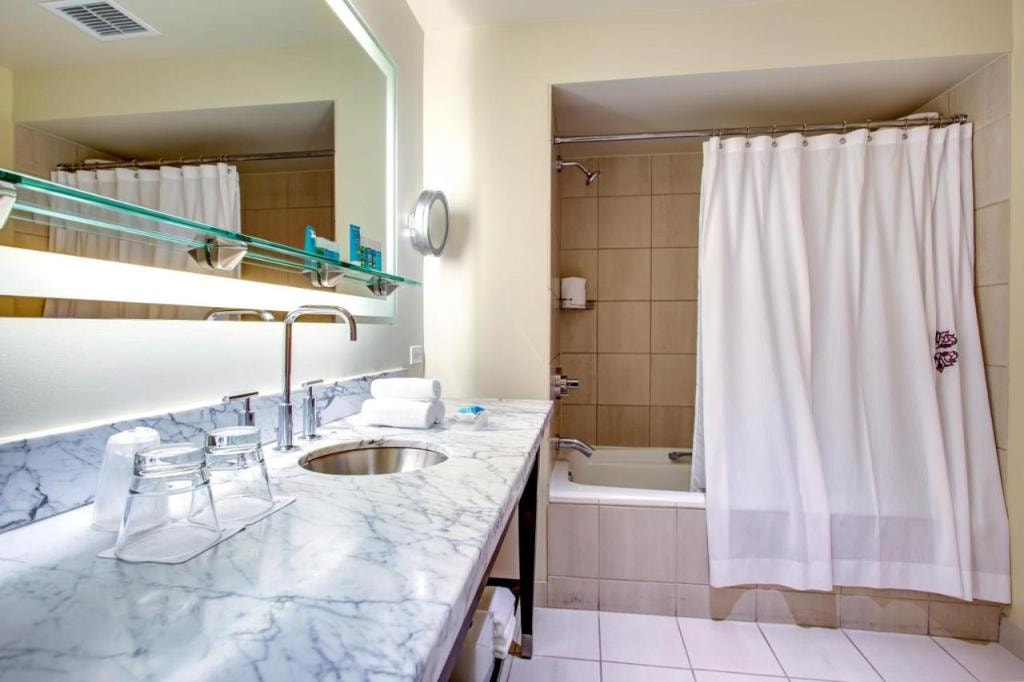 THE MIDLAND HOTEL, Chicago, a Tribute Portfolio Hotel