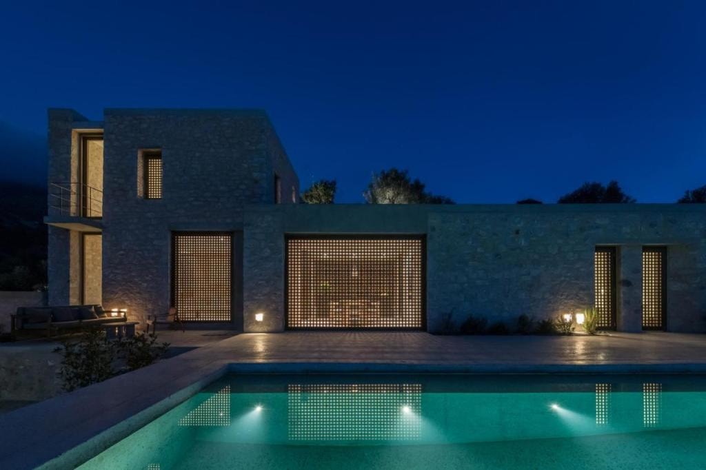 Monolithoi Villas
