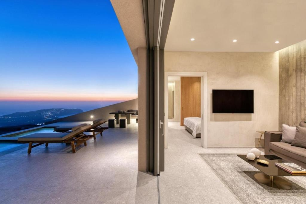 Santorini Sky, Luxury Resort