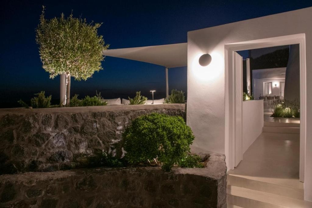 Villa Dio - An Iconic Villa Above Caldera
