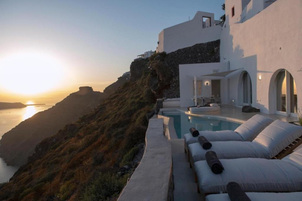 Villa Dio - An Iconic Villa Above Caldera