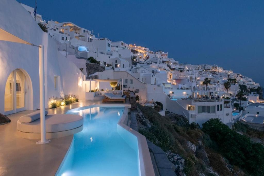 Villa Dio - An Iconic Villa Above Caldera