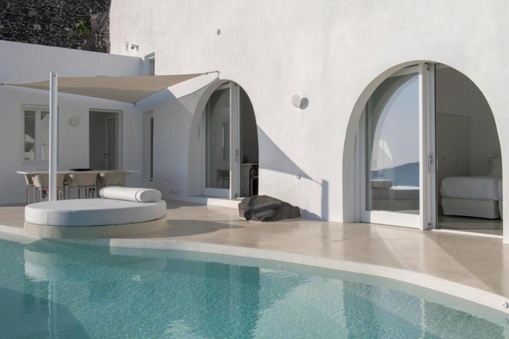 Villa Dio - An Iconic Villa Above Caldera