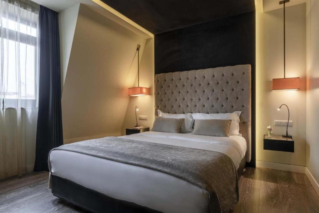 9Hotel Mercy