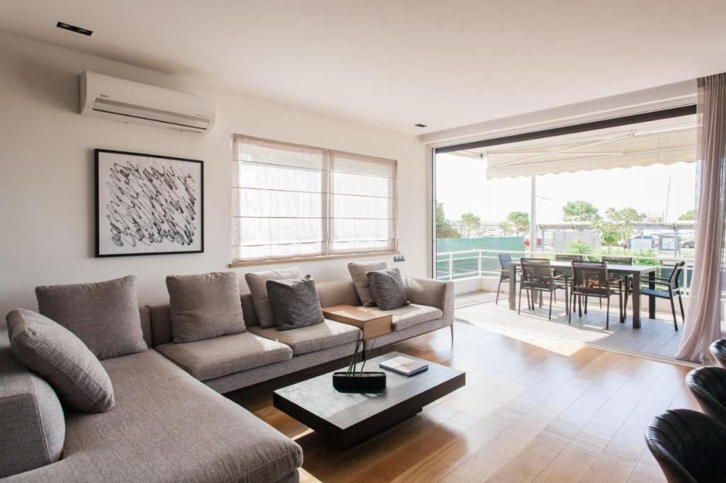 5BD 2 Level Beachfront Luxury Apt by the Olon