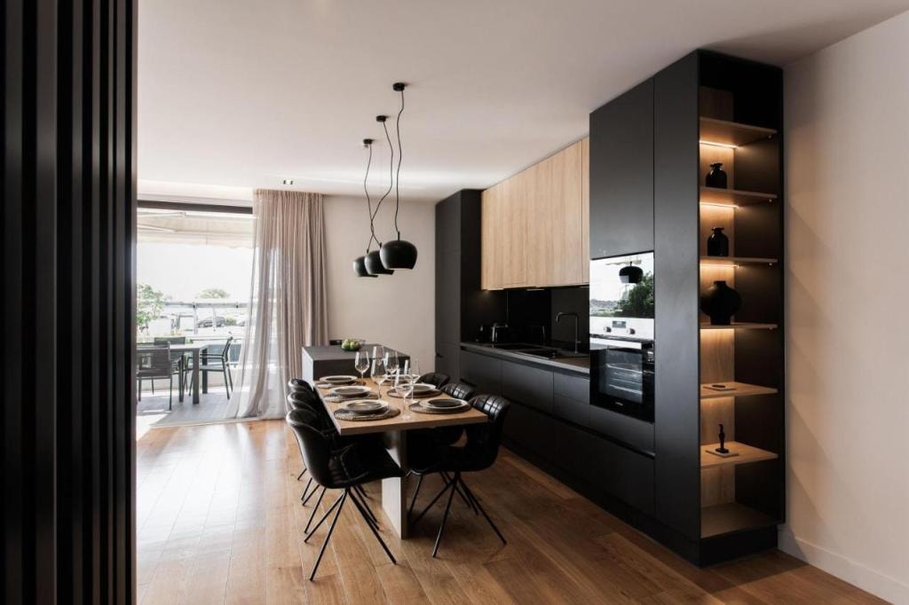 5BD 2 Level Beachfront Luxury Apt by the Olon
