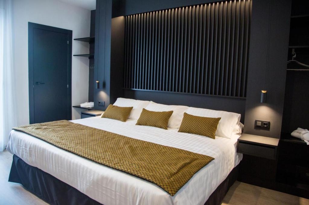 Elite Hotel - Gay Men Only