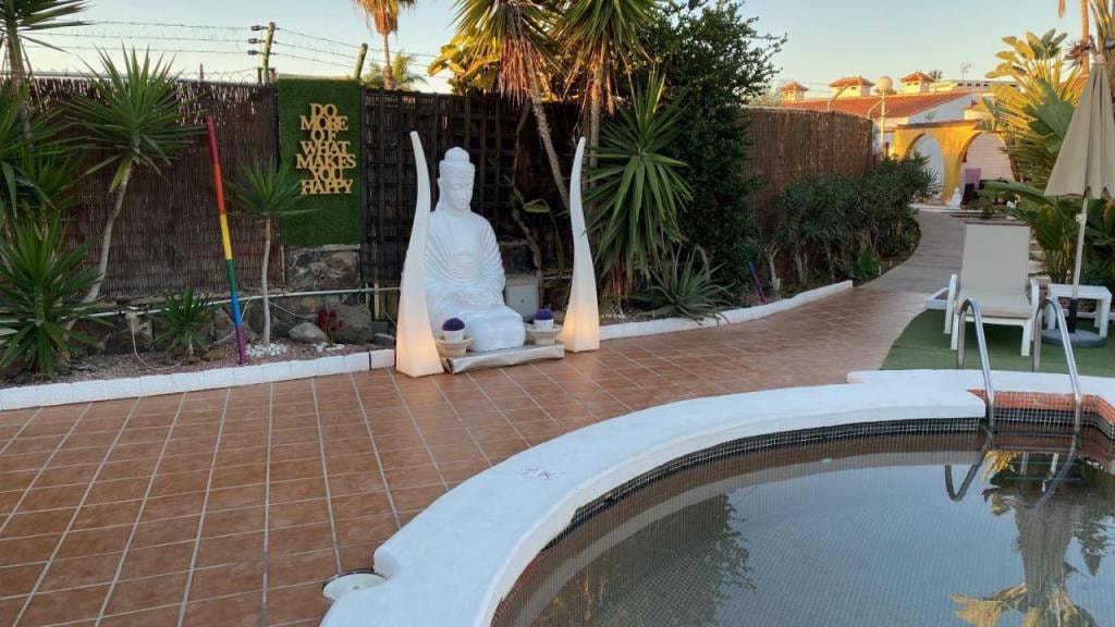 Rainbow Golf Bungalows, Gay Men-only Resort