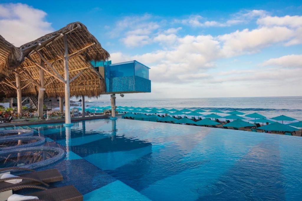 Almar Resort Luxury LGBT Experience by Mantamar Beach Club, Puerto Vallarta, Romantic Zone