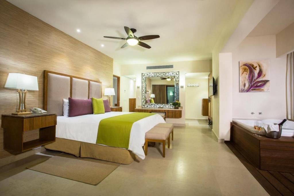 Almar Resort Luxury LGBT Experience by Mantamar Beach Club, Puerto Vallarta, Romantic Zone