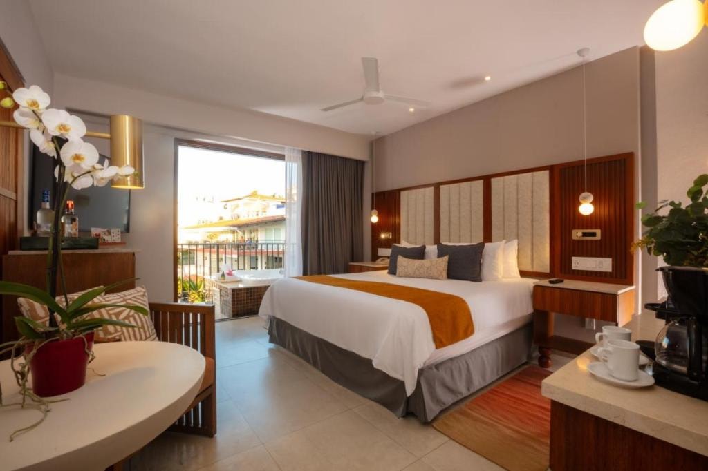 Almar Resort Luxury LGBT Experience by Mantamar Beach Club, Puerto Vallarta, Romantic Zone