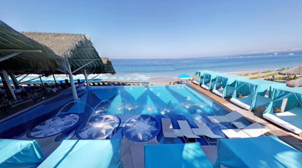 Almar Resort Luxury LGBT Experience by Mantamar Beach Club, Puerto Vallarta, Romantic Zone