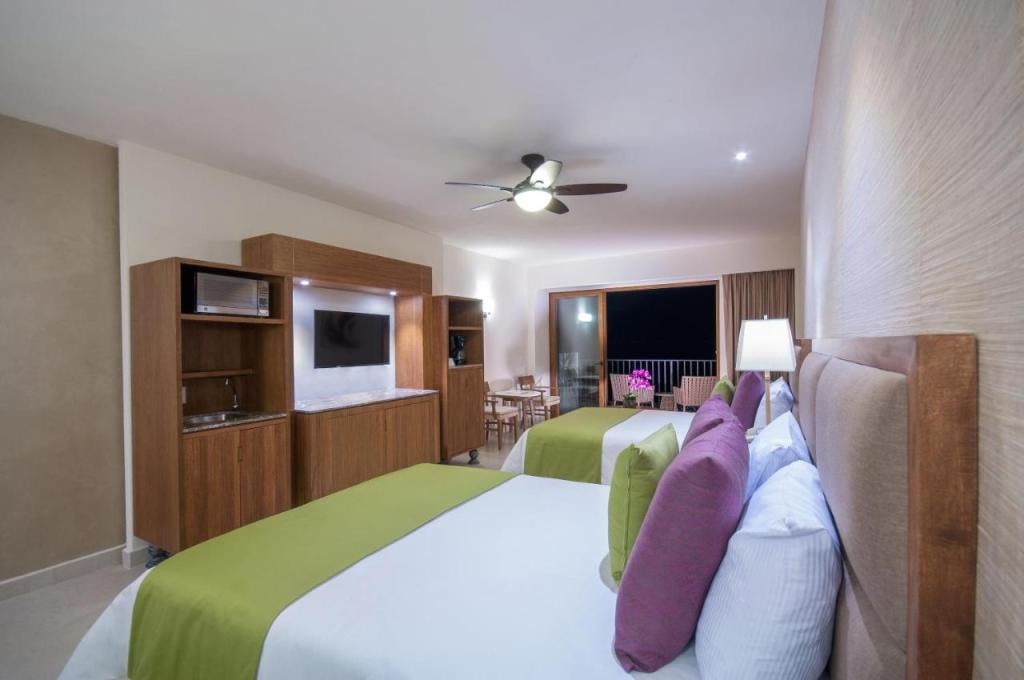 Almar Resort Luxury LGBT Experience by Mantamar Beach Club, Puerto Vallarta, Romantic Zone