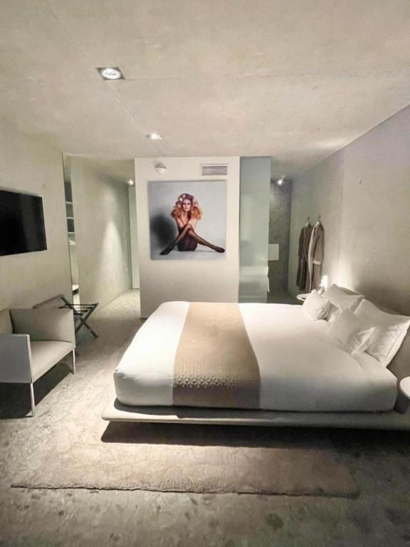Le Pavillon M, Piscine et Spa au pied du château, Petit-Déjeuner inclus, Parking privé, Grignan