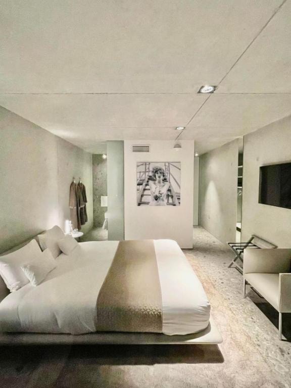 Le Pavillon M, Piscine et Spa au pied du château, Petit-Déjeuner inclus, Parking privé, Grignan