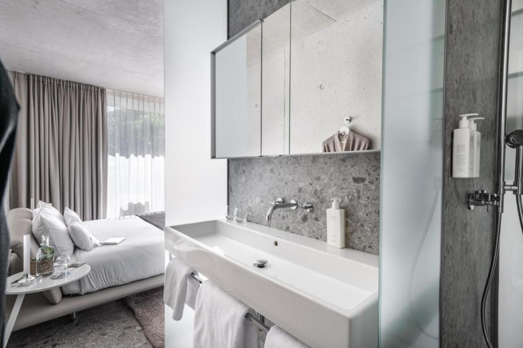 Le Pavillon M, Piscine et Spa au pied du château, Petit-Déjeuner inclus, Parking privé, Grignan