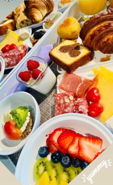 Le Pavillon M, Piscine et Spa au pied du château, Petit-Déjeuner inclus, Parking privé, Grignan