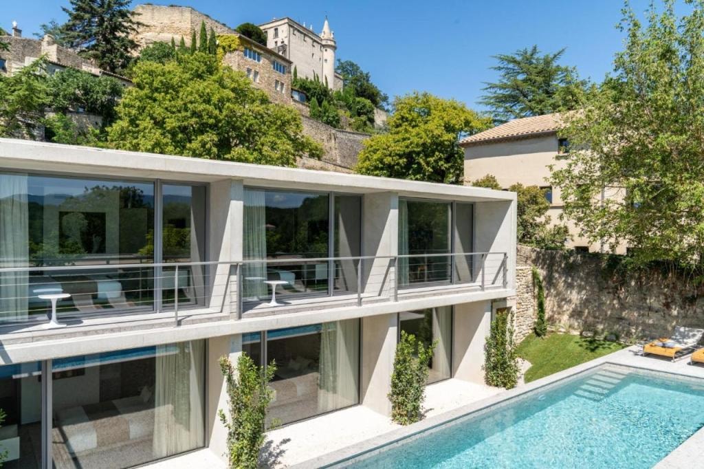 Le Pavillon M, Piscine et Spa au pied du château, Petit-Déjeuner inclus, Parking privé, Grignan